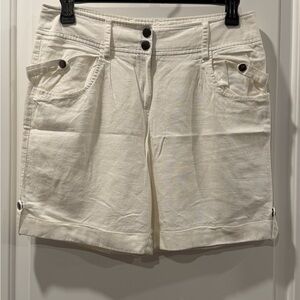 Larry Levine Women's White Linen Bermudas